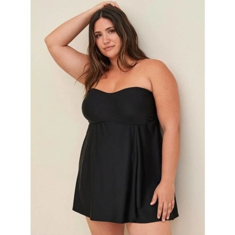 New Torrid 1 (1X 14/16) Black Wireless Mid Length Swim Dress‎ w/Built in Briefs